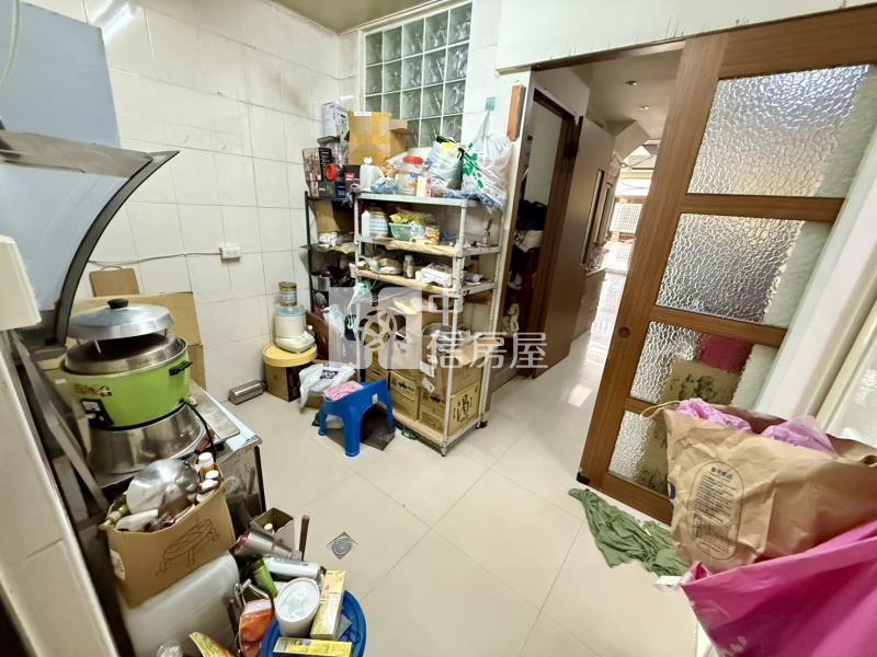 內新國小旁近74震後社區型別墅房屋室內格局與周邊環境