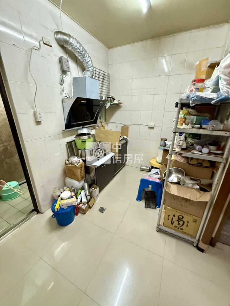 內新國小旁近74震後社區型別墅房屋室內格局與周邊環境
