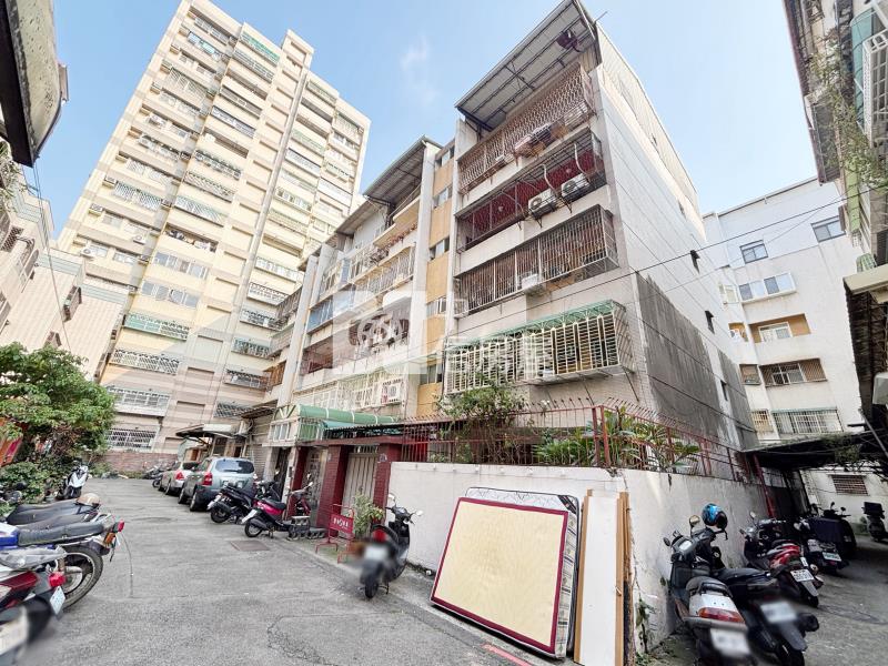 一中商圈大面寬一樓公寓房屋室內格局與周邊環境