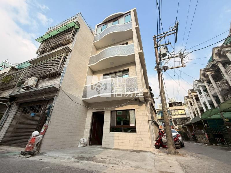 近龍岡大操場整新邊間美透天房屋室內格局與周邊環境