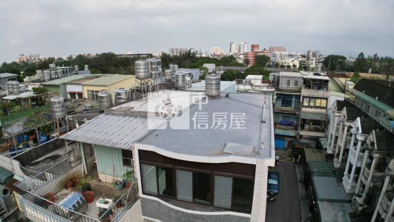 近龍岡大操場整新邊間美透天房屋室內格局與周邊環境