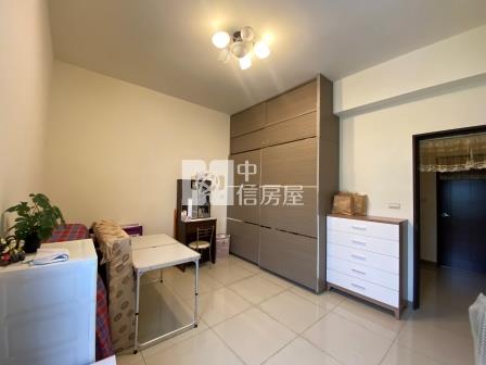 屏東房屋-崇蘭輕屋齡雙車別墅房屋室內格局與周邊環境