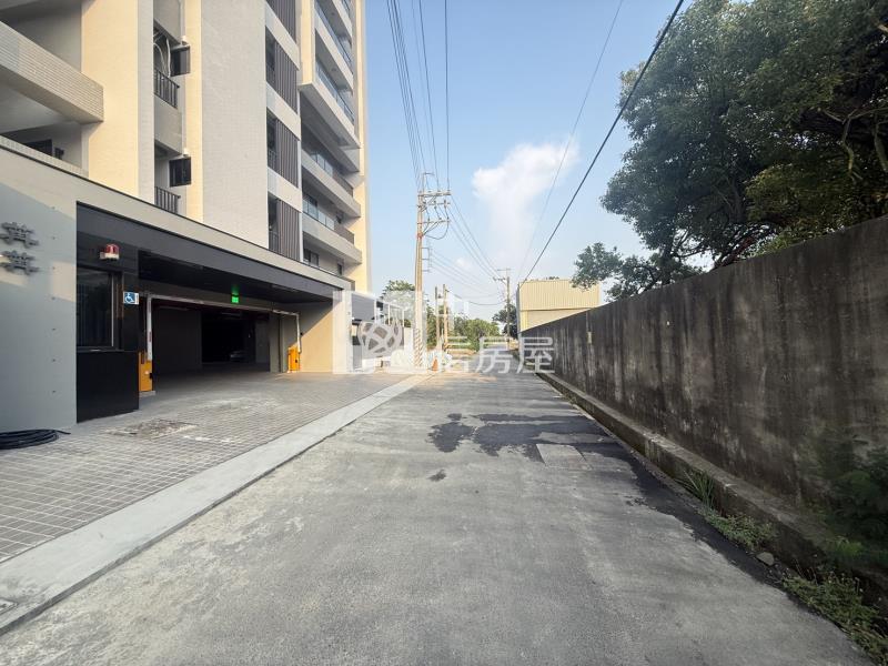 連建苒苒全新未住二房二衛平車房屋室內格局與周邊環境