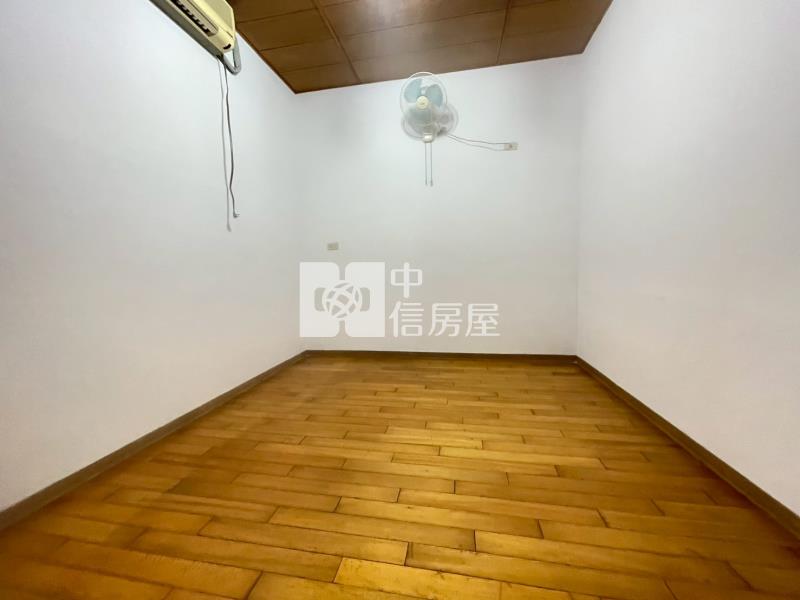 中興益民雙商圈|大地坪臨路別墅 × 面公園稀有釋出|雙車位首選房屋室內格局與周邊環境