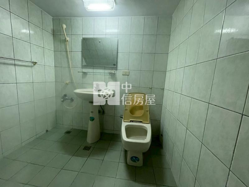 中興益民雙商圈|大地坪臨路別墅 × 面公園稀有釋出|雙車位首選房屋室內格局與周邊環境