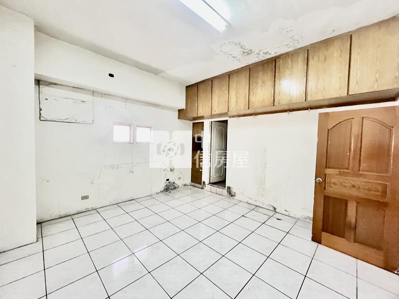 頭份自強路低價華廈房屋室內格局與周邊環境