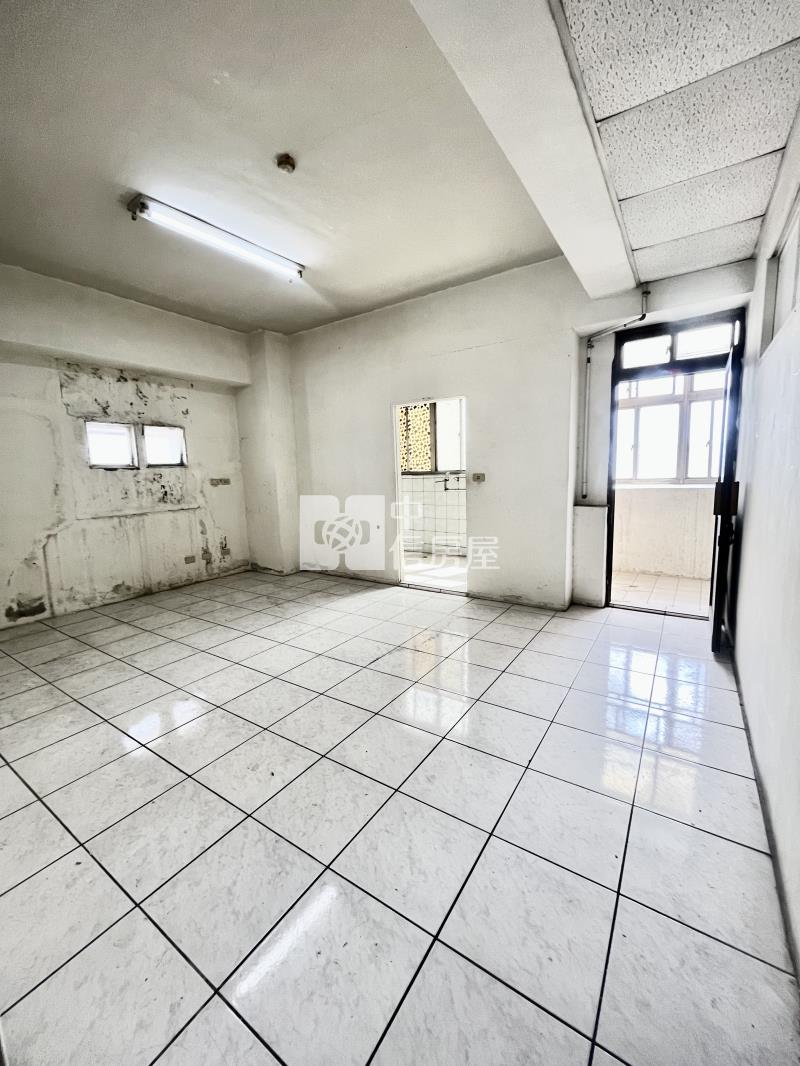 頭份自強路低價華廈房屋室內格局與周邊環境