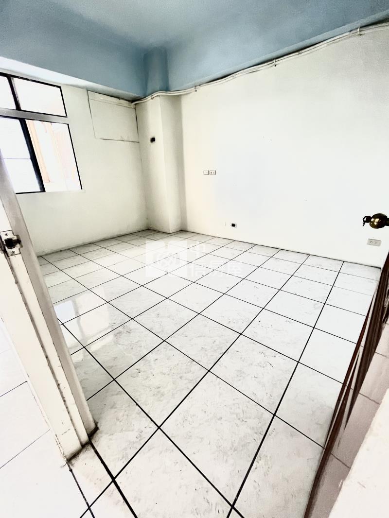 頭份自強路低價華廈房屋室內格局與周邊環境