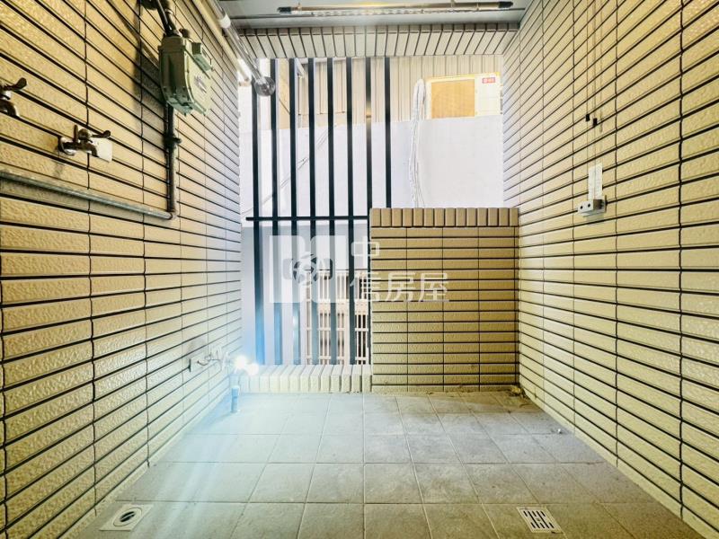 小檜溪2年屋青川馥邊間三房車房屋室內格局與周邊環境