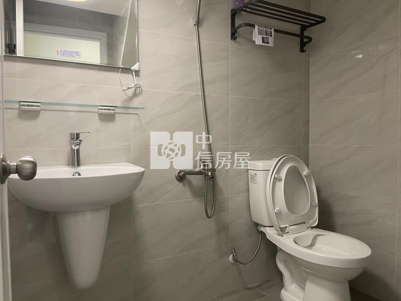 小港桂林商圈大面寬臨路透天店面(B)房屋室內格局與周邊環境