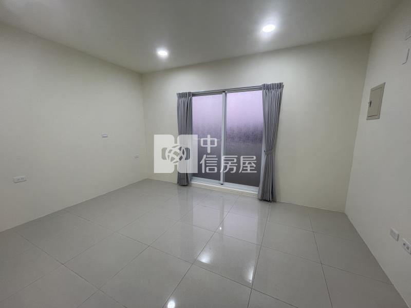 小港桂林商圈大面寬臨路透天店面(B)房屋室內格局與周邊環境