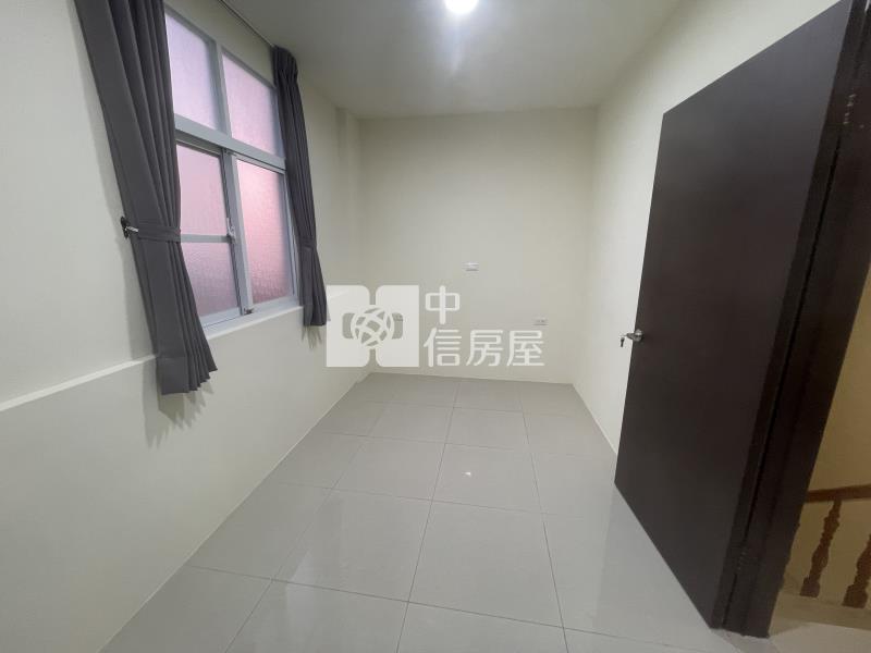 小港桂林商圈大面寬臨路透天店面(B)房屋室內格局與周邊環境