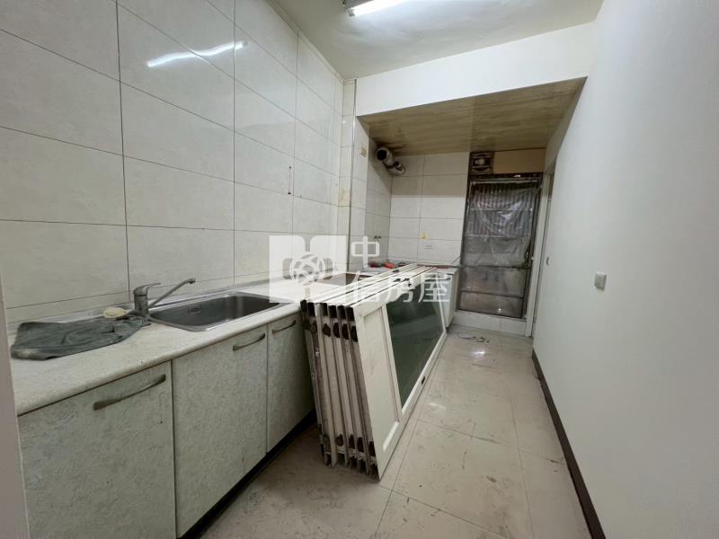 中壢體育園區透天房屋室內格局與周邊環境