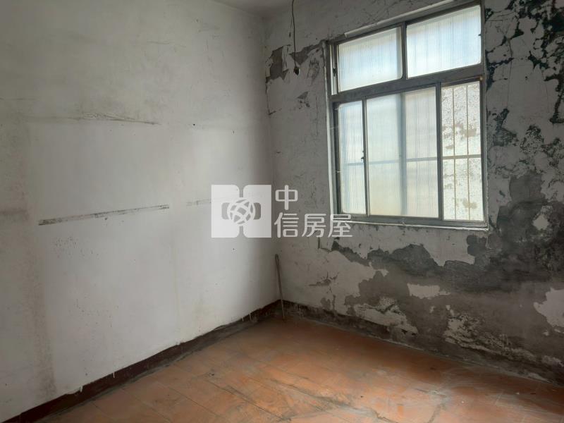 低總價統一社區透天房屋室內格局與周邊環境