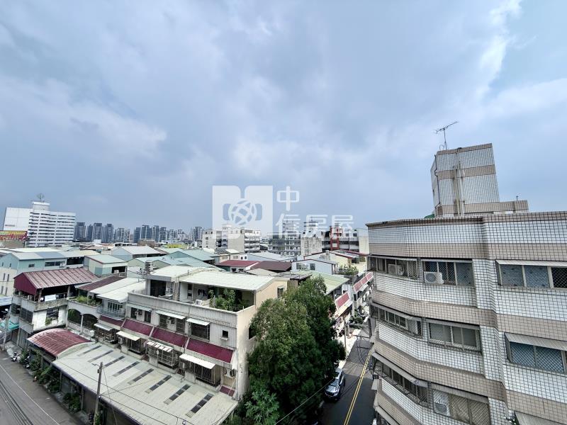 東榮商圈仁愛醫院三面採光無障礙大三房休旅車位視野戶房屋室內格局與周邊環境