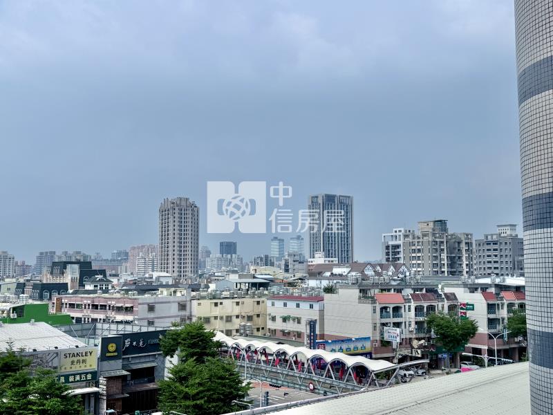 東榮商圈仁愛醫院三面採光無障礙大三房休旅車位視野戶房屋室內格局與周邊環境