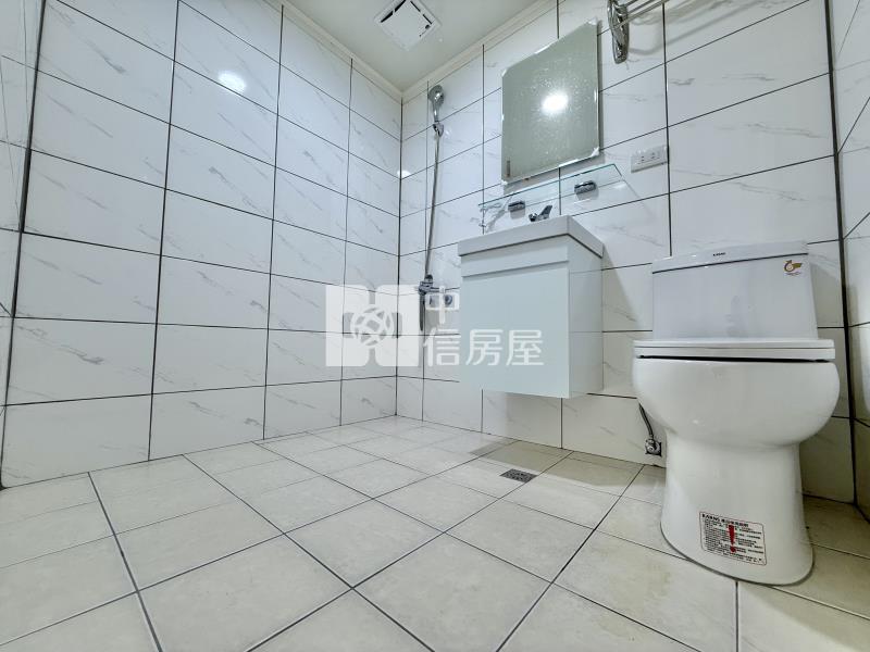 東榮商圈仁愛醫院三面採光無障礙大三房休旅車位視野戶房屋室內格局與周邊環境