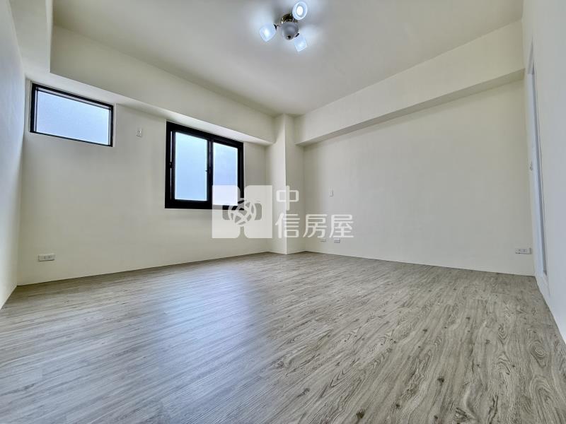 東榮商圈仁愛醫院三面採光無障礙大三房休旅車位視野戶房屋室內格局與周邊環境