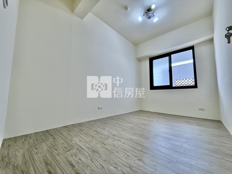 東榮商圈仁愛醫院三面採光無障礙大三房休旅車位視野戶房屋室內格局與周邊環境