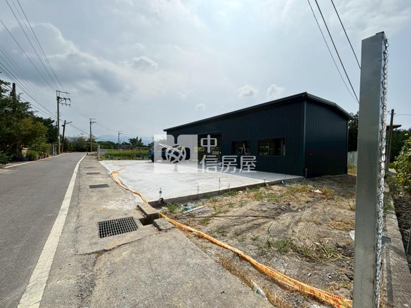 草屯千坪臨路農地配有合法資材室房屋室內格局與周邊環境