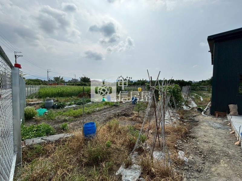 草屯千坪臨路農地配有合法資材室房屋室內格局與周邊環境