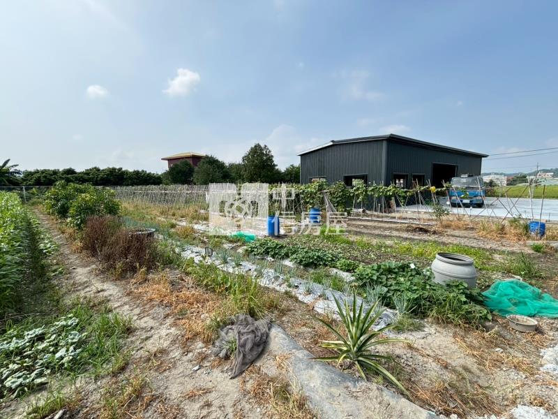 草屯千坪臨路農地配有合法資材室房屋室內格局與周邊環境