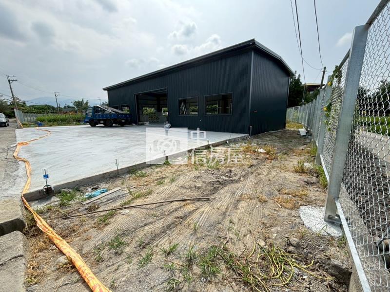 草屯千坪臨路農地配有合法資材室房屋室內格局與周邊環境