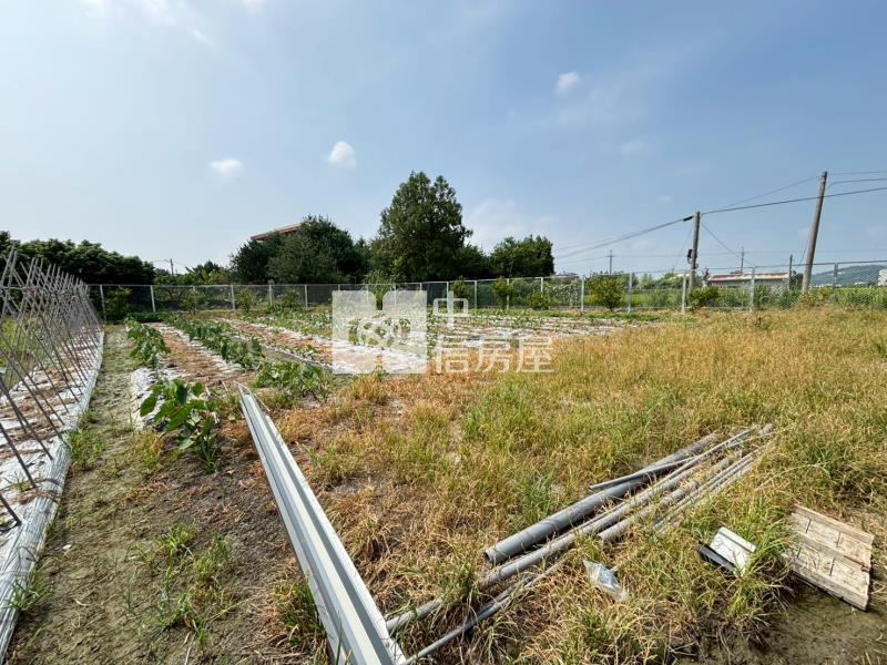 草屯千坪臨路農地配有合法資材室房屋室內格局與周邊環境