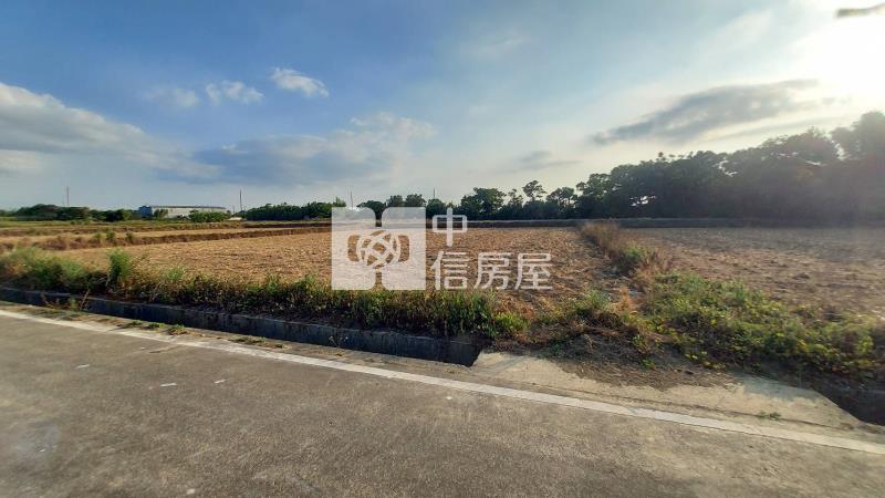 近新屋市區農保地2筆{可分買}房屋室內格局與周邊環境