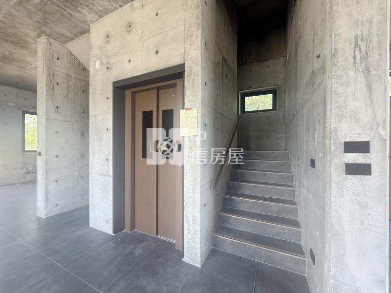 宜蘭河濱清水模農舍房屋室內格局與周邊環境