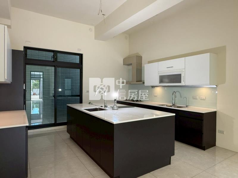 北屯南興公園旁★面寬7.2米電梯別墅房屋室內格局與周邊環境