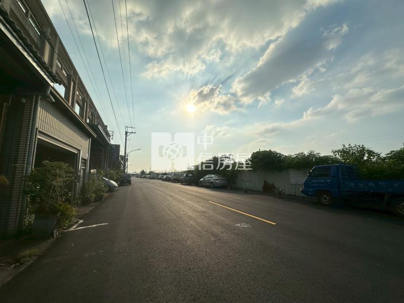 大里稀有11米大面寬挑高大地坪三照廠住房屋室內格局與周邊環境