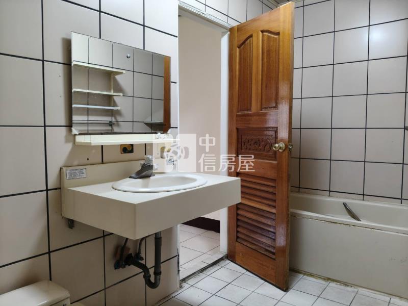 平鎮國高中六房大透天房屋室內格局與周邊環境