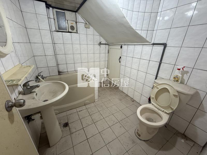 中壢體育園區仁慈路面寬透天房屋室內格局與周邊環境