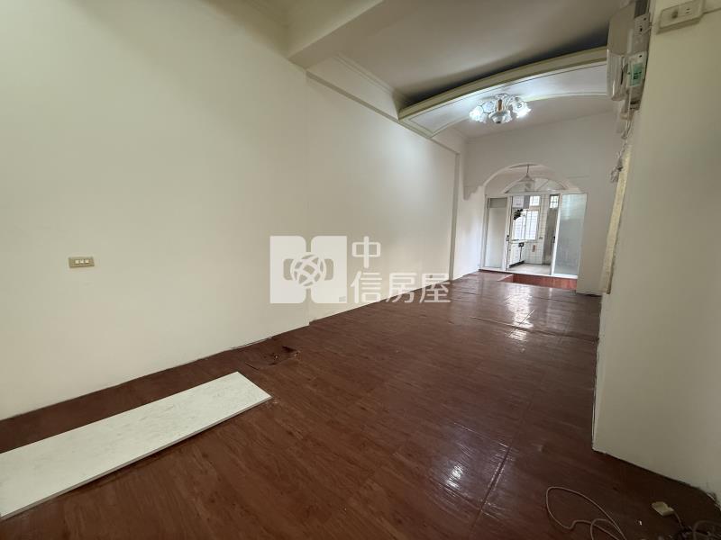 中壢體育園區仁慈路面寬透天房屋室內格局與周邊環境
