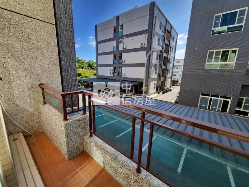 A1-47大車庫有電梯別墅房屋室內格局與周邊環境