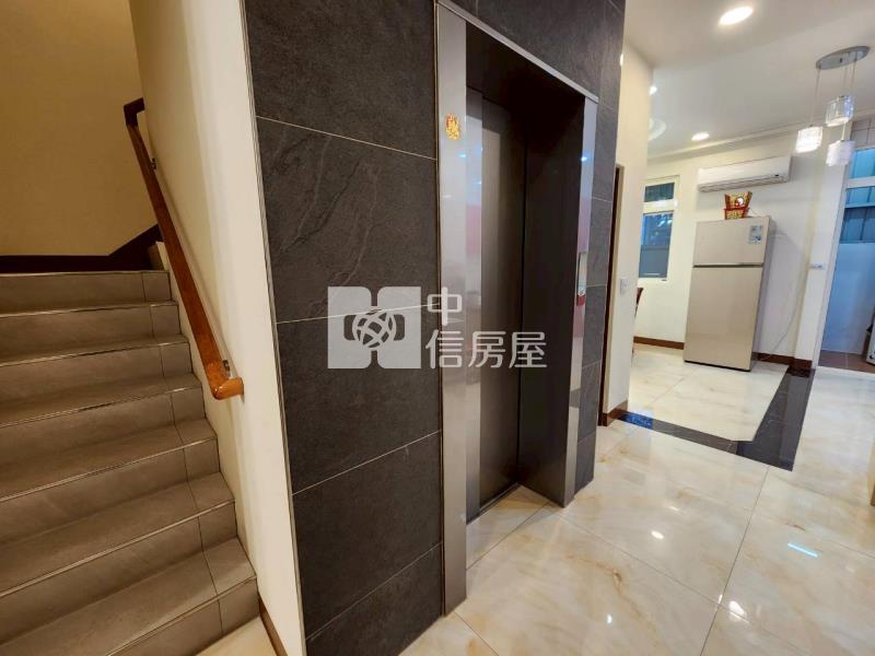 A1-47大車庫有電梯別墅房屋室內格局與周邊環境