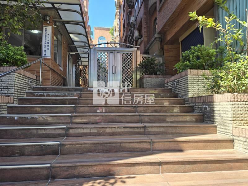 中壢高中電梯3房平面車位房屋室內格局與周邊環境