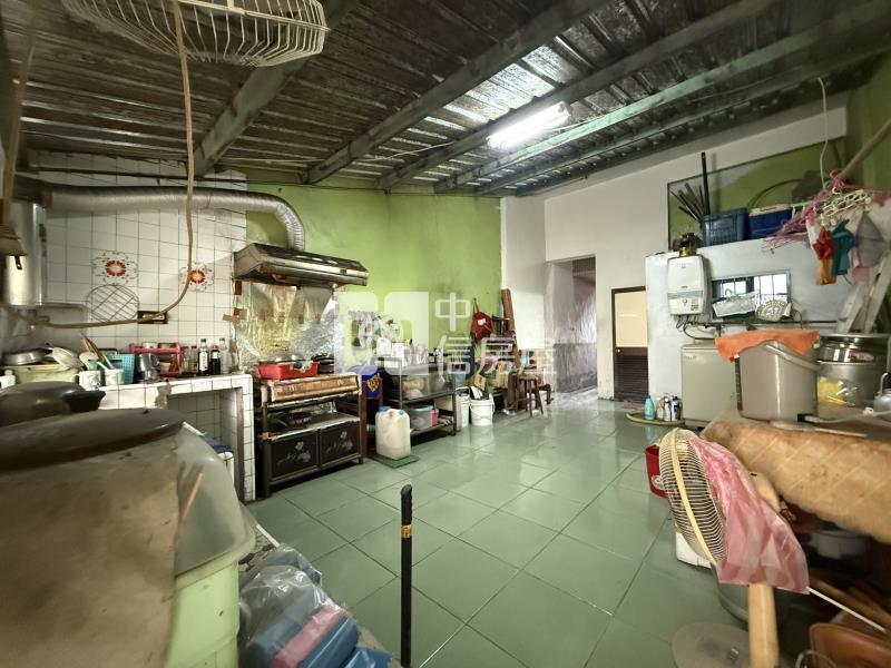 里港市場旁透天店住房屋室內格局與周邊環境