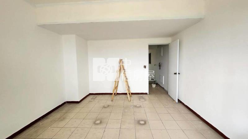 5W94體育園區透天金店面房屋室內格局與周邊環境
