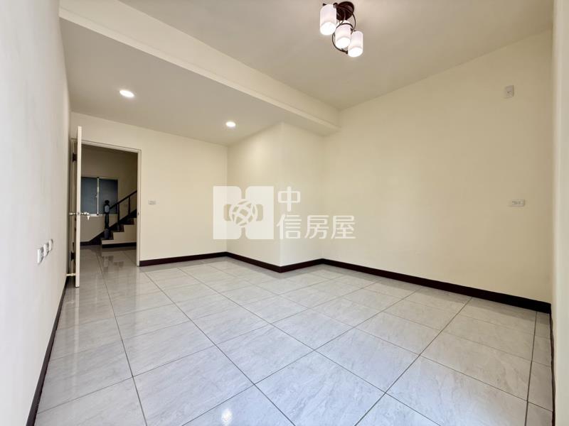 吉峰國小旁七米大面寬全新整理美透天房屋室內格局與周邊環境