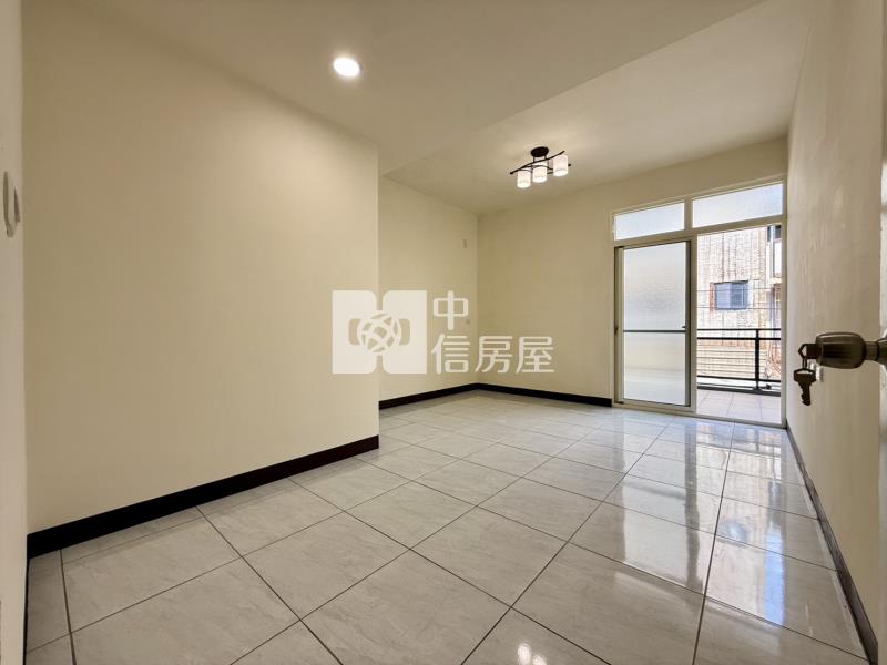 吉峰國小旁七米大面寬全新整理美透天房屋室內格局與周邊環境