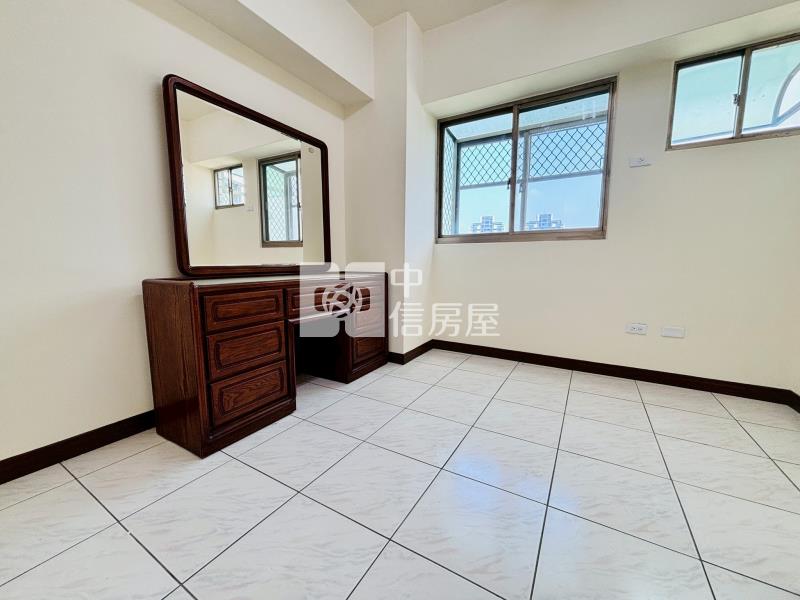 南投景觀三房車位華廈房屋室內格局與周邊環境