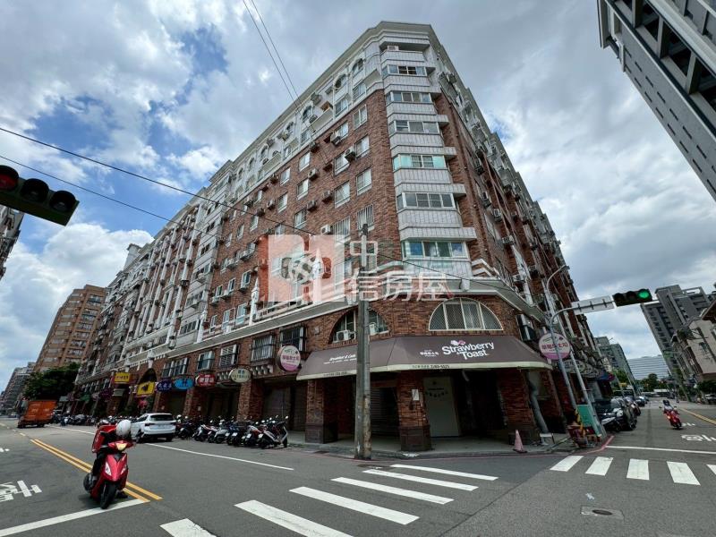 中山醫歌德堡大四房-雙坡平大車位房屋室內格局與周邊環境