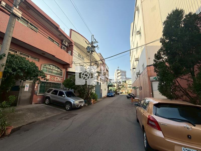 大里仁化雙面臨路三照乙工廠住房屋室內格局與周邊環境