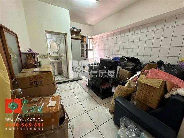 皇品酒店旁邊店面住家房屋室內格局與周邊環境