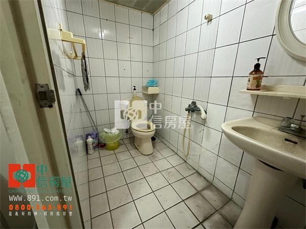 皇品酒店旁邊店面住家房屋室內格局與周邊環境