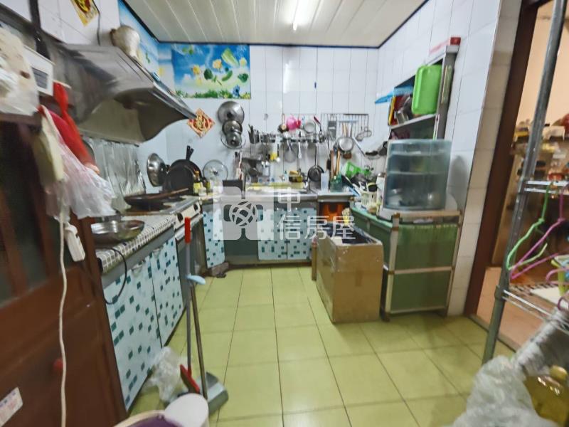 大里立新學區孝親雙車透天房屋室內格局與周邊環境