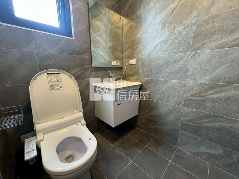 斗南合總君悅三房平車景觀大樓房屋室內格局與周邊環境