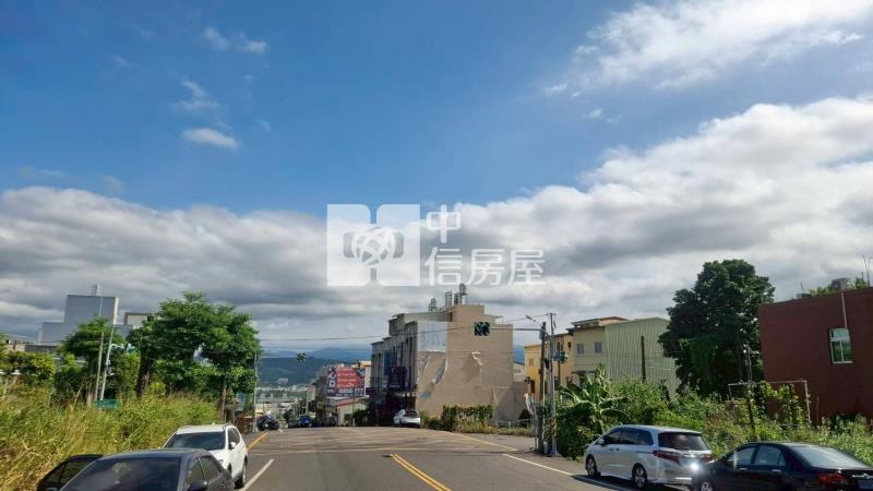 南崗工業區大面寬丁建廠房房屋室內格局與周邊環境